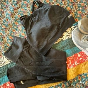 Large Gymshark Set - Bra top and leggings